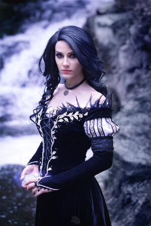 Yennefer_Cascade_The_Witcher_Corneline