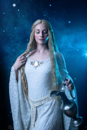 Galadriel_aiguiere_Le_Seigneur_de_l'anneau_Corneline