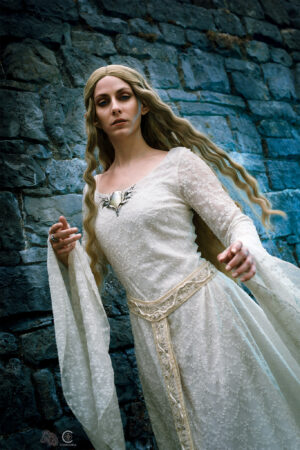Galadriel_escalier_Le_Seigneur_de_l'anneau_Corneline